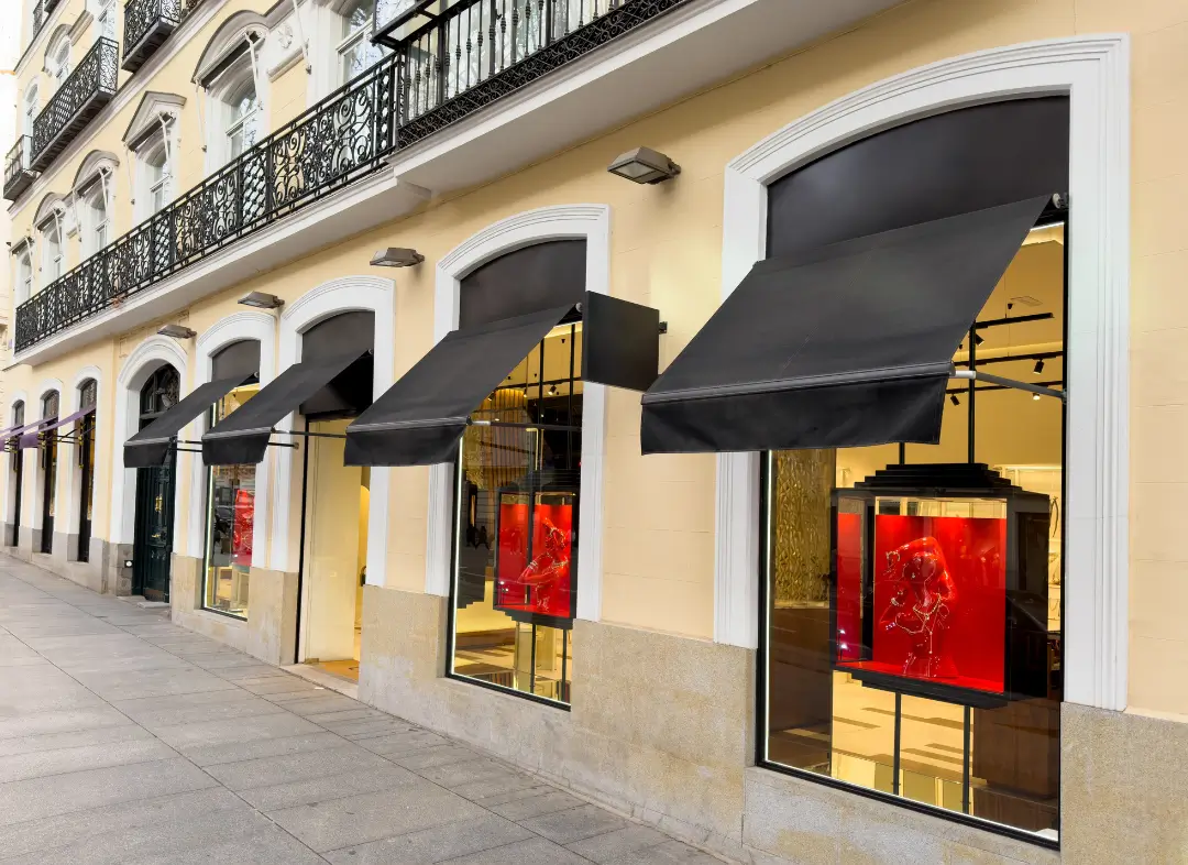 Façade vitrine de magasin en aluminium sur mesure à Illkirch-Graffenstaden